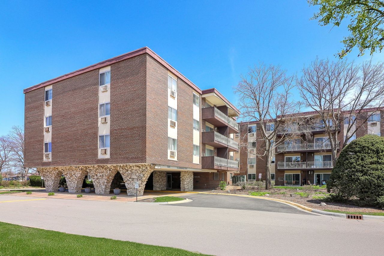 1301 S Finley Road, Unit 418, Lombard, IL 60148 Main Photo