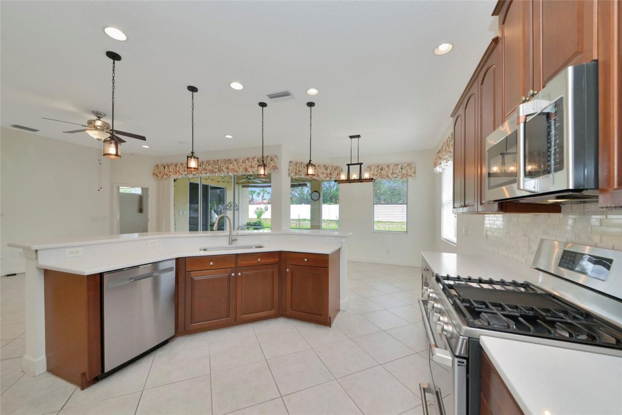 6841 74th Street Circle E, Bradenton, FL 34203 Photo