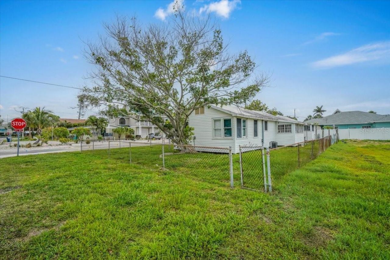 121 48th Street , Holmes Beach, FL 34217 Photo