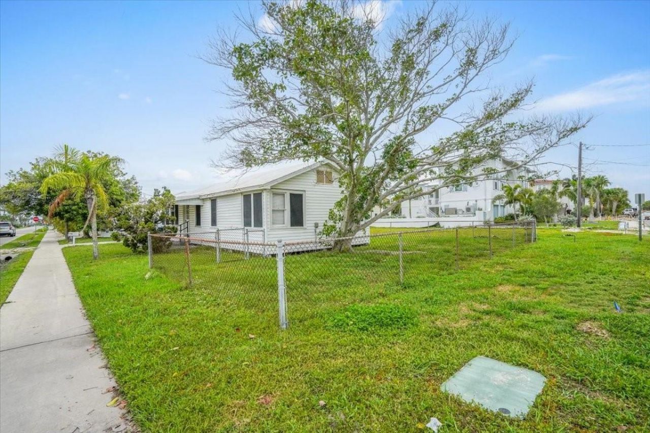 121 48th Street , Holmes Beach, FL 34217 Photo