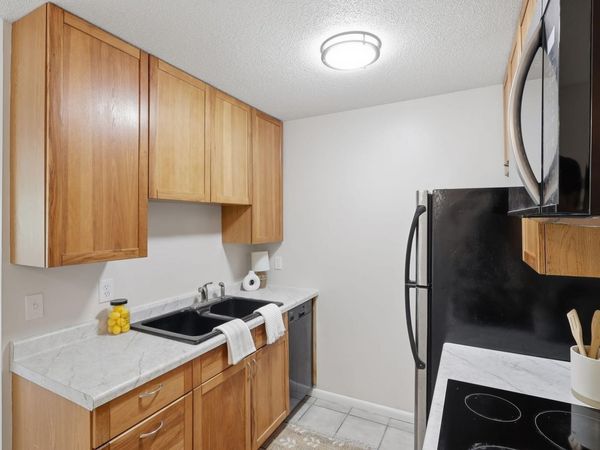 2616 Harriet Avenue, Unit 204, Minneapolis, MN 55408