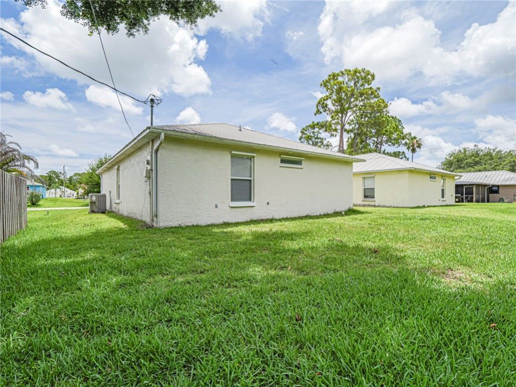1575 17th Court Sw, Vero Beach, FL 32962 Photo