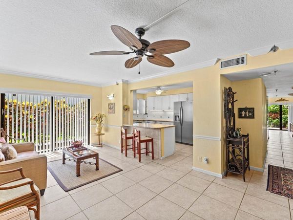 372 Golfview Road, Unit 101, North Palm Beach, FL 33408