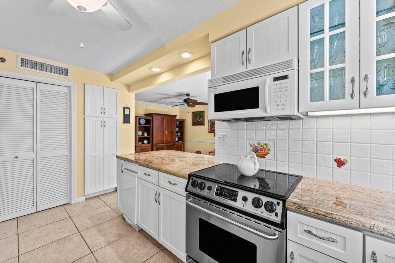 372 Golfview Road, Unit 101, North Palm Beach, FL 33408 Photo