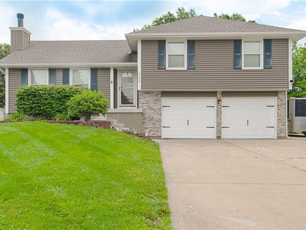 605 Meadow Court, Raymore, MO 64083