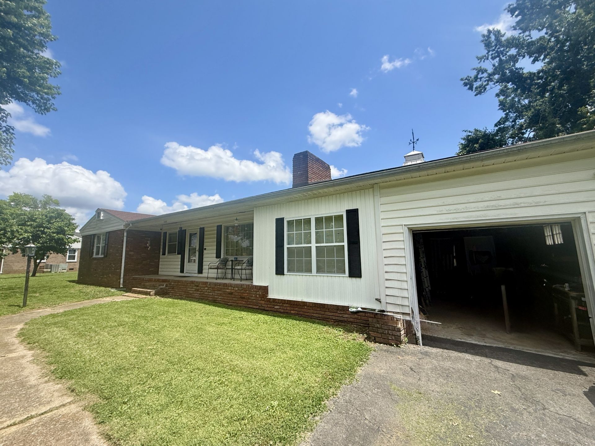508 E Parkview Dr, Hopkinsville, KY 42240 Main Photo