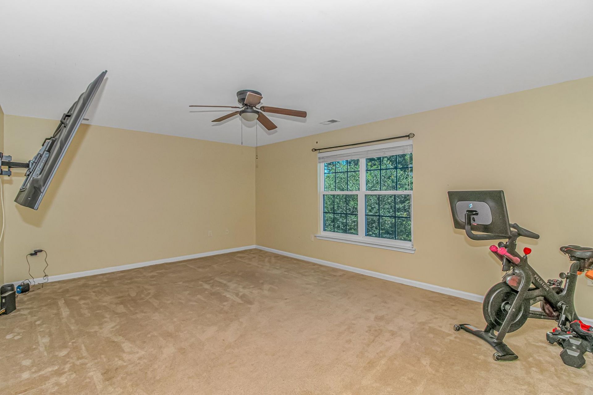 505 Oak Pond Ct. Photo 19