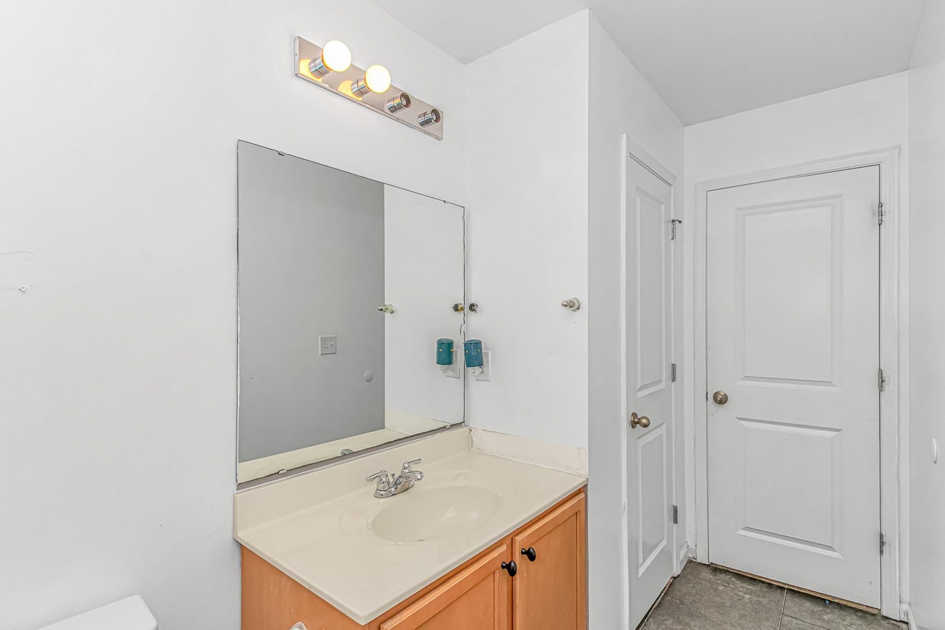 505 Oak Pond Ct. Photo 24