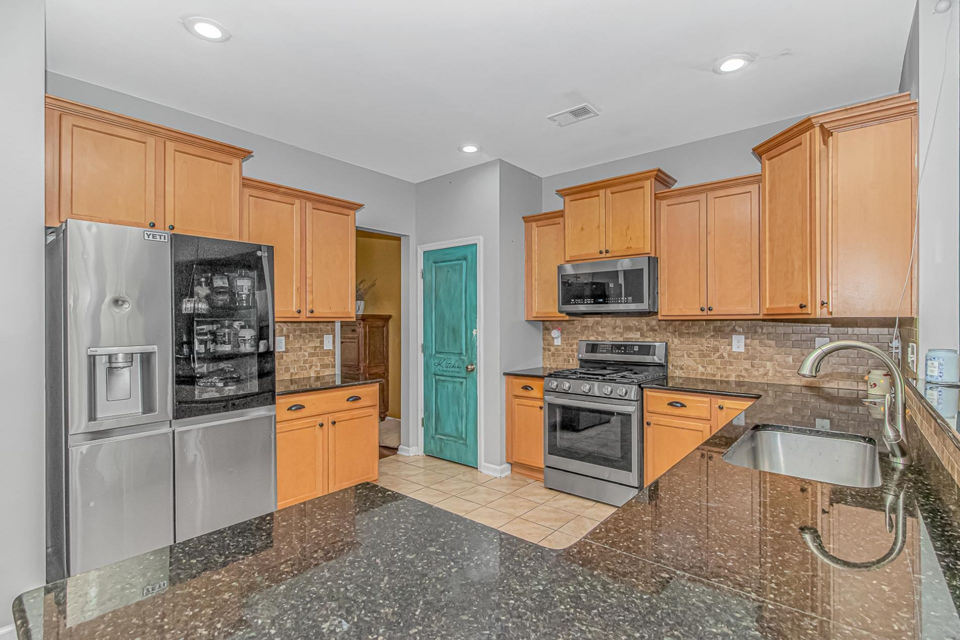 505 Oak Pond Ct. Photo 8