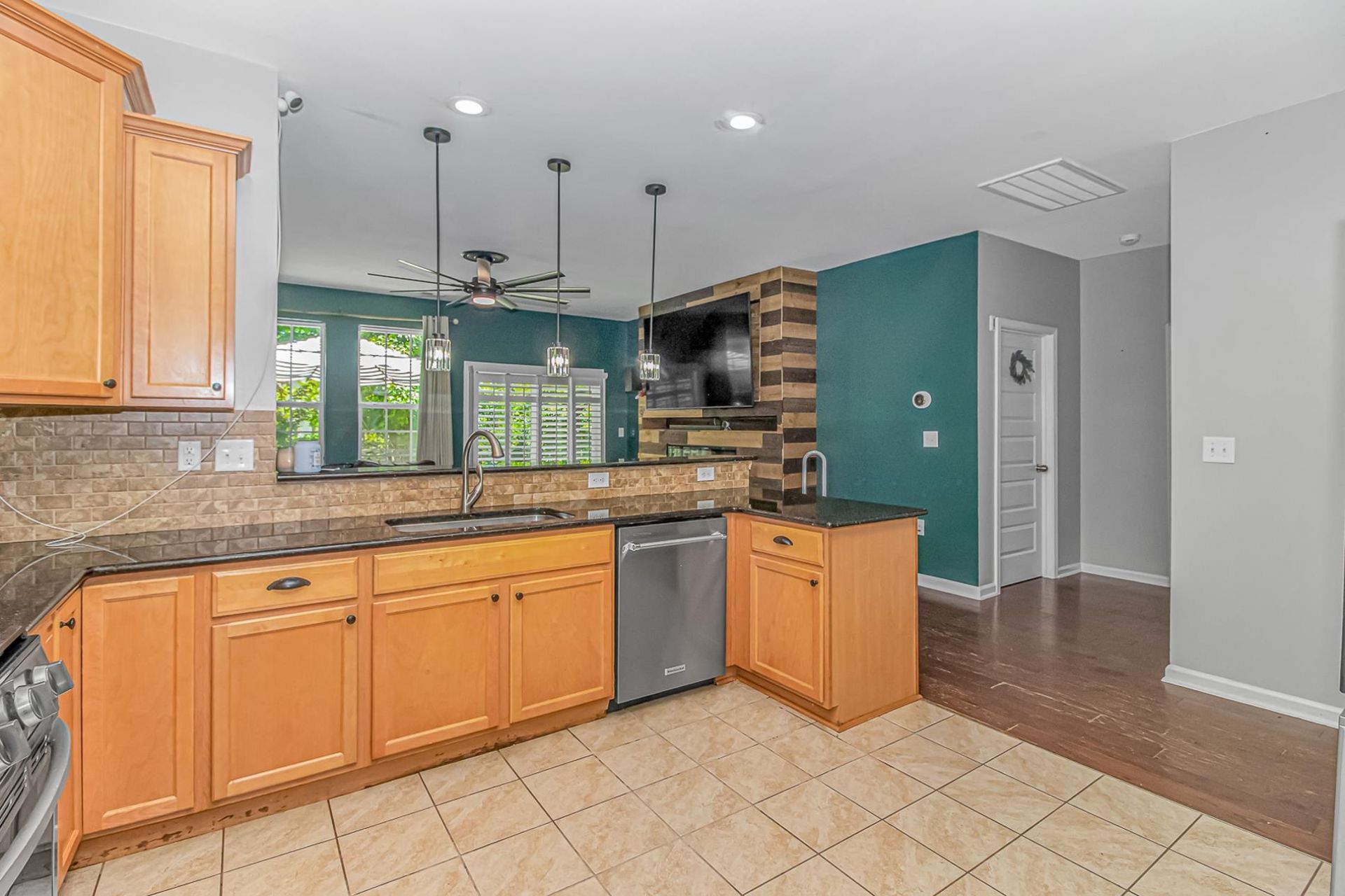 505 Oak Pond Ct. Photo 9