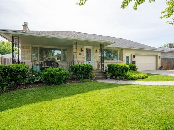 135 Alberta Drive, Amherst, NY 14226