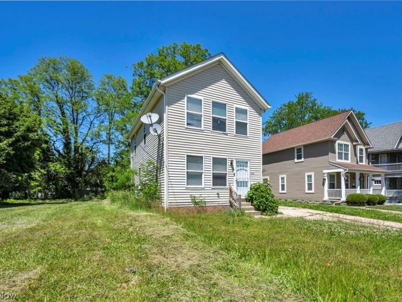 11219 Hopkins Avenue, Cleveland, OH 44108 Photo 3