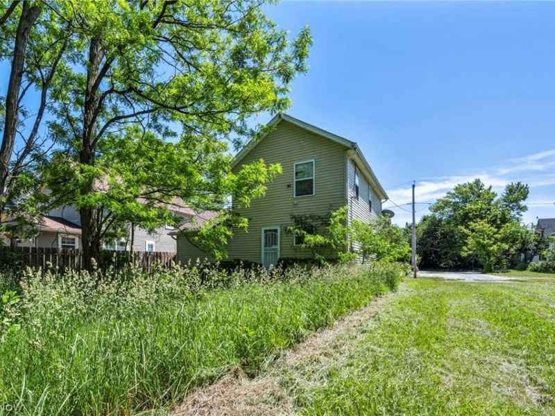 11219 Hopkins Avenue, Cleveland, OH 44108 Photo 6