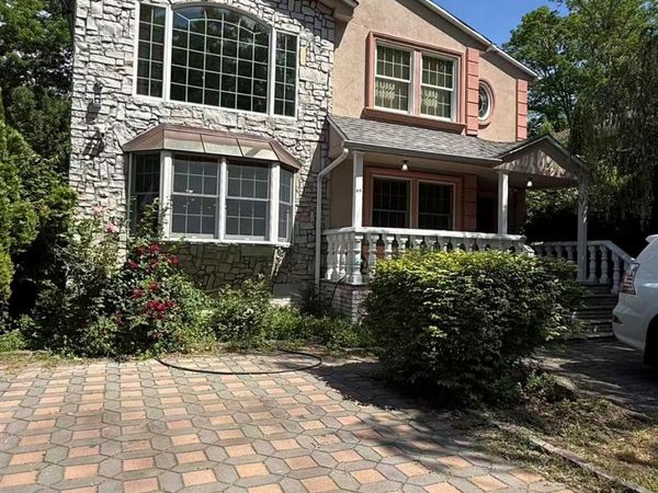 45 Yennicock Avenue , Port Washington, NY 11050