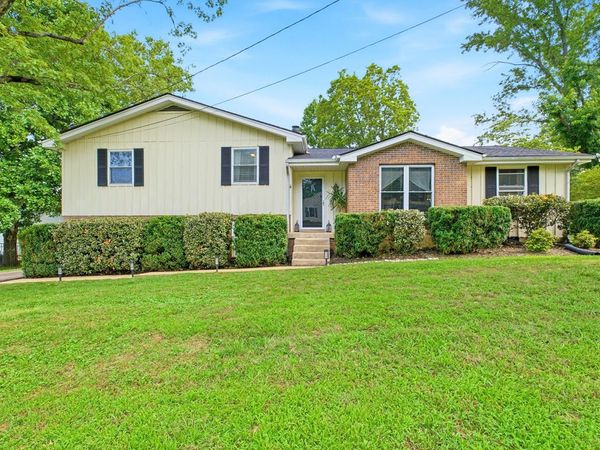 7220 Belle Chasse Dr, Nashville, TN 37221