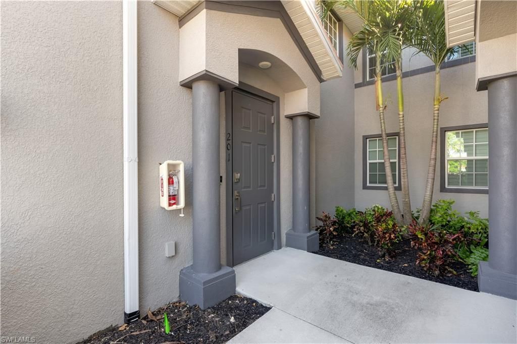 12061 Santaluz Dr, Unit 201, Fort Myers, FL 33913 Photo