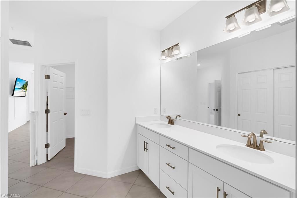 12061 Santaluz Dr, Unit 201, Fort Myers, FL 33913 Photo