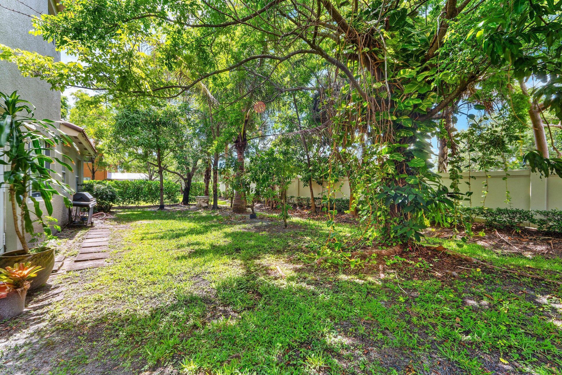 599 Cresta Circle, West Palm Beach, FL 33413 Photo