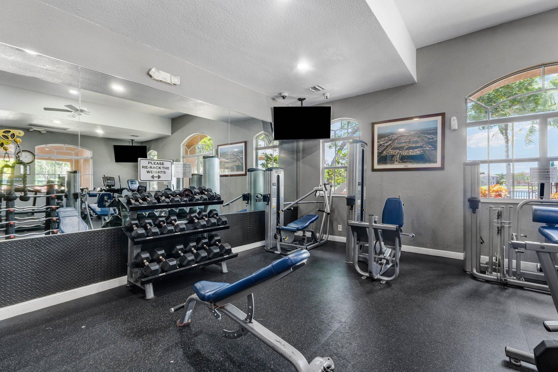 599 Cresta Circle, West Palm Beach, FL 33413 Photo