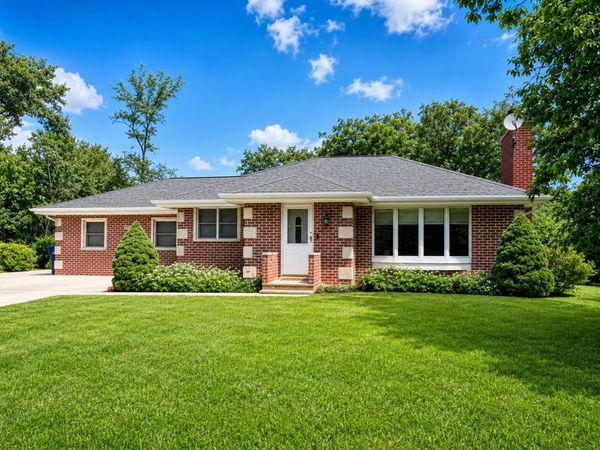 4376 W Hill Avenue , Gurnee, IL 60031