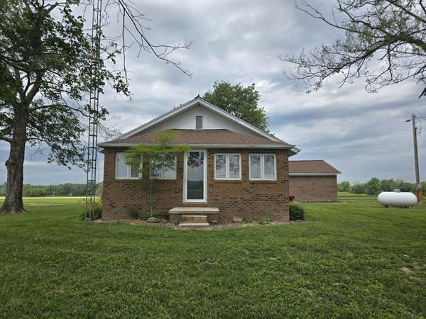2333 County Road 800 E Road , Burnt Prairie, IL 62820