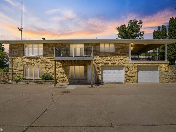 8311 Hidden Valley Road, Dubuque, IA 52003