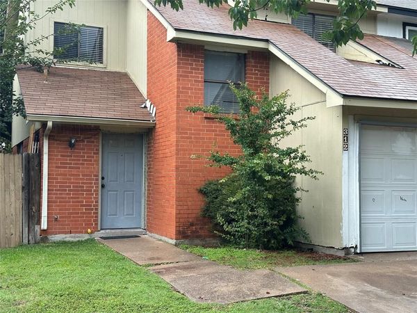 312 Victoria , Grand Prairie, TX 75052