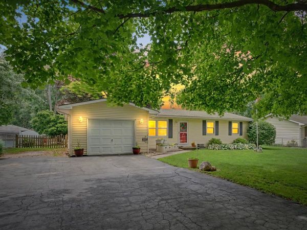 507 E Larmon Street , Tolono, IL 61880