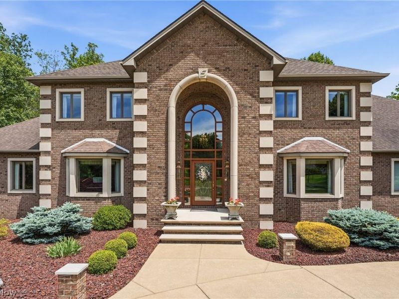 1337 Meadowood Circle, Poland, OH 44514 Photo 2