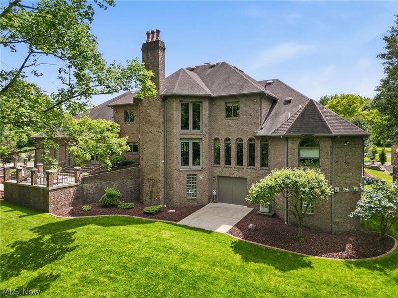 1337 Meadowood Circle, Poland, OH 44514 Photo 3