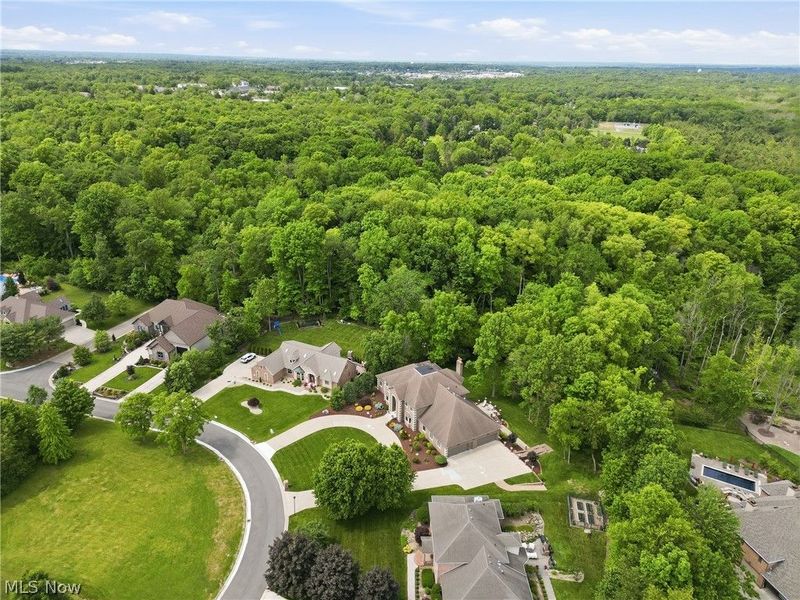 1337 Meadowood Circle, Poland, OH 44514 Photo 5