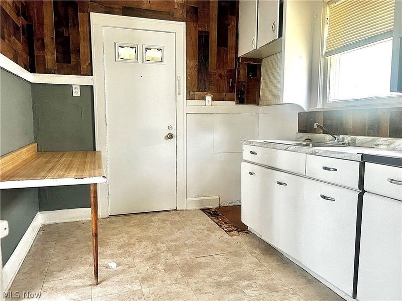 987 E 131st Street, Cleveland, OH 44108 Photo 6