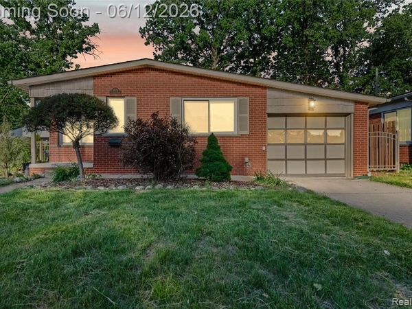 30772 J Carls Street , Roseville, MI 48066
