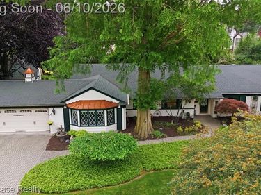 27221 Apple Tree Lane, Franklin Vlg, MI 48025