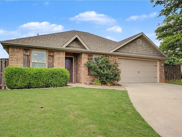 1103 W Berkeley Avenue, Rogers, AR 72758