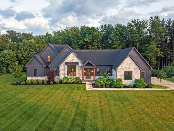 1077 Lale Point, Delaware, OH 43015
