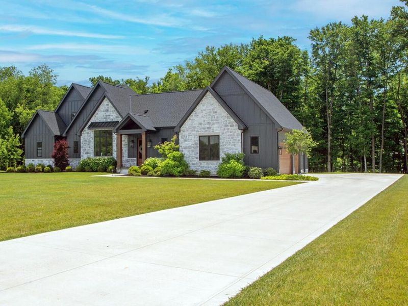 1077 Lale Point, Delaware, OH 43015 Photo 2