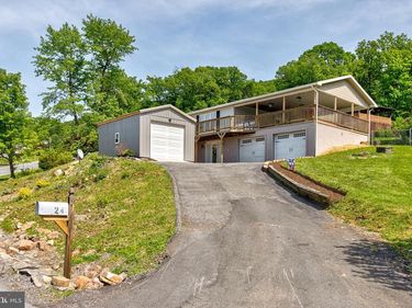 24 QUIGGLE AVENUE, LOCK HAVEN, PA 17745