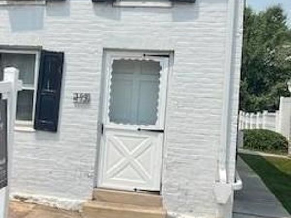 153 W KING STREET, ABBOTTSTOWN, PA 17301