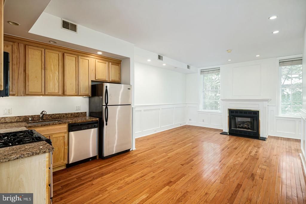 632 Pine Street, Unit 2, Philadelphia, PA 19106 Main Photo