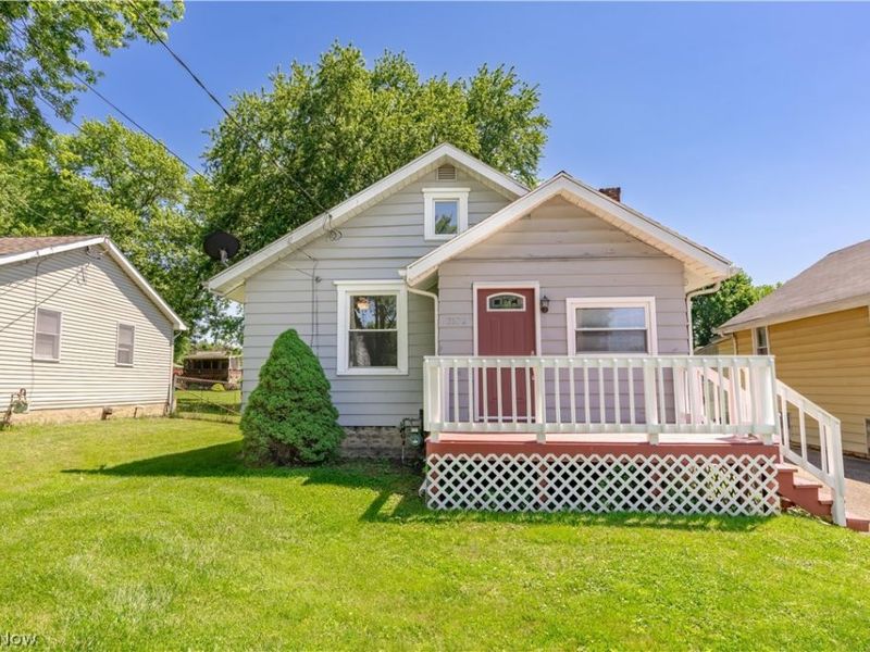 3102 25th Street SE, Canton, OH 44707 Photo 2