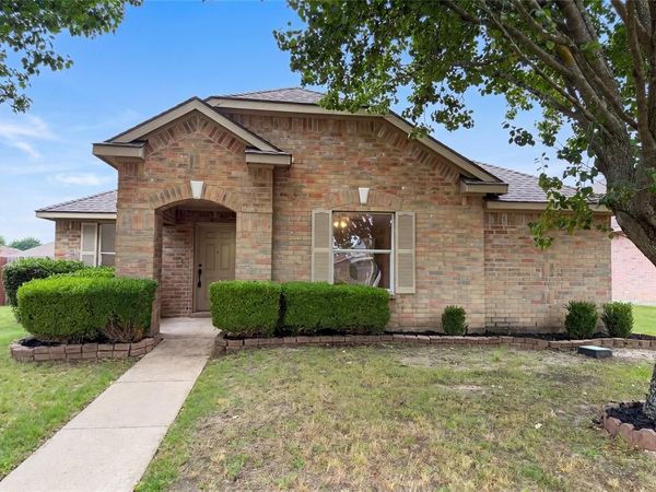 111 Forest Park Lane , Red Oak, TX 75154