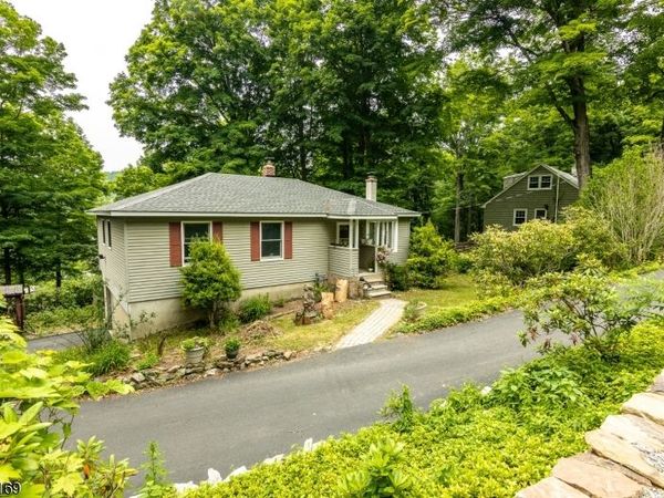 127 Cedar Dr, Andover, NJ 07860