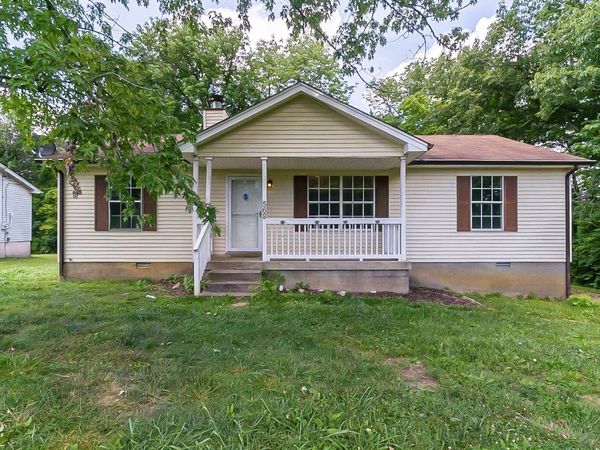 568 Woodcrest Dr, La Vergne, TN 37086