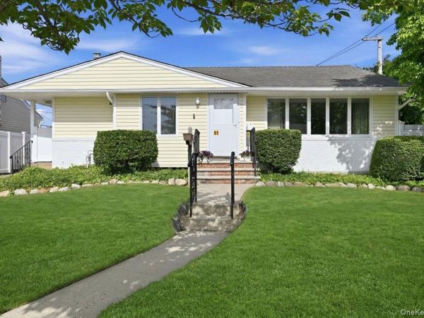 61 Hunter Lane , Hicksville, NY 11801