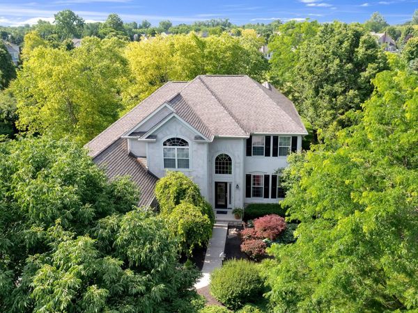 2916 Pebble Drive , Lewis Center, OH 43035