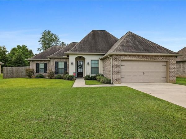 137 MARIONBELLE Drive, Ponchatoula, LA 70454