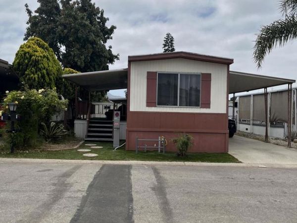 42 Calle Paradora Street, Unit 42, Camarillo, CA 93012