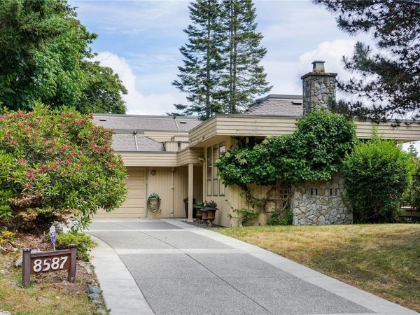 8587 Sansum Park Dr, North Saanich, BC V8L 4V4
