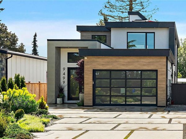 9499 Maryland Dr, Sidney, BC V8L 2R7